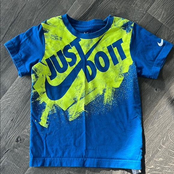 Nike Other - Nike Short Sleeve Tee in Blue and Green with Dynamic Graphic